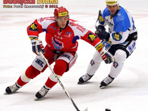 Dobrý den, jazyk ven. Lukáš Květoň před Martinem Strakou