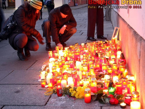 Na Náměstí Přemysla Otakara II. přicházely vzpomínat stovky lidí