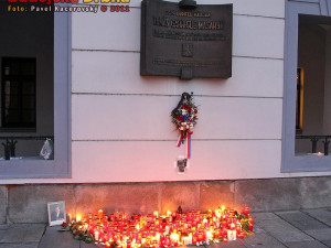 Vzpomínka pod pamětní deskou T. G. Masaryka
