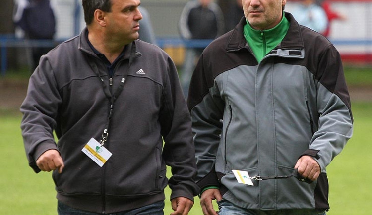 Roudenské trenérské duo Štefan Lovička - František Mertl (zprava) je se svým mužstvem nadmíru spokojeno