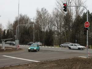 Nové semafory řídí od úterý Dlouhou louku