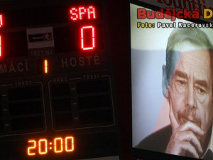 Také Budvar aréna zavzpomínala minutou ticha na zesnulého exprezidenta Václava Havla