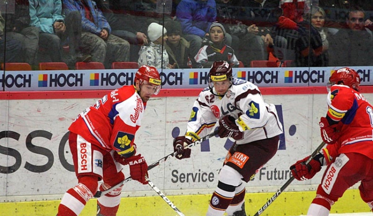 Milan Gulaš v souboji s Petrem Tenkrátem (zleva)