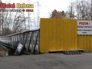 Uzavřená lávka mezi Budvar arénou a budějckou sportovní halou