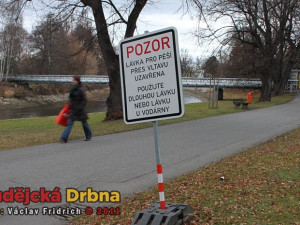 Uzavřená lávka mezi Budvar arénou a budějckou sportovní halou