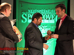 Radek Motys přebírá ocenění za druhé místo v kategorii jednotlivců