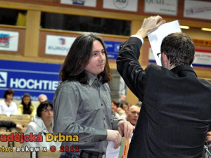 Zástupce OHL ZS Pavel Vrba a náměstek Petr Podhola, ukazující dokumentační fotografie