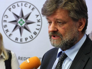 Ministr při rozhovoru před televizními kamerami