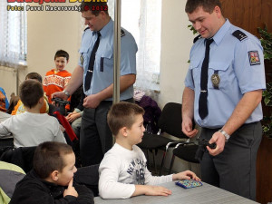 Kluky nejvíce zajímaly pistole