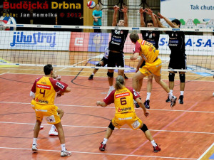 Útok z rukou Martina Vodvárka, na bloku Motys, Smrčka a Rojas