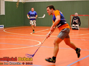 Samostatný útok Tomáše Saika, v pozadí Filip Musil