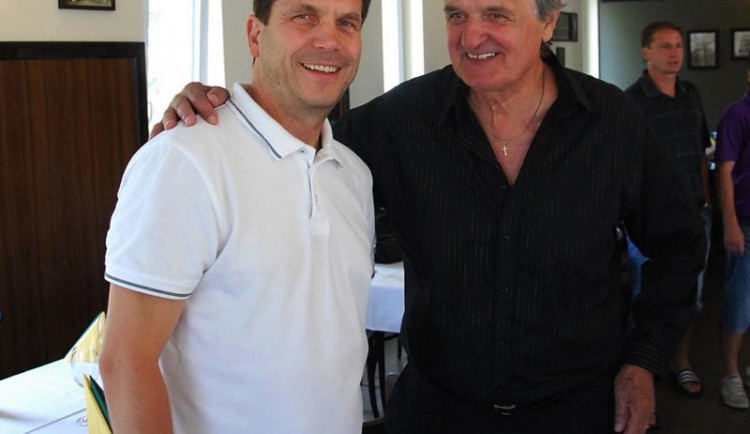 Petr Mádl (vlevo) s Jurajem Stieglerem, bývalým šéfem komise rozhodčích