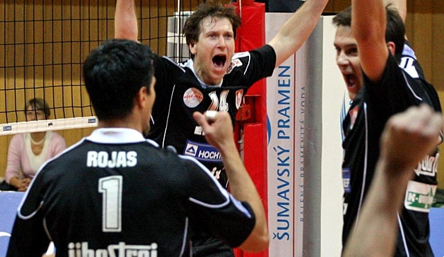 Bude mít výherce dvou vstupenek na dnešní Volejbalový ples stejnou radost jako hráči Jihostroje?