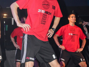 Filip Habr předvádí své taneční kreace během půlnočního překvapení