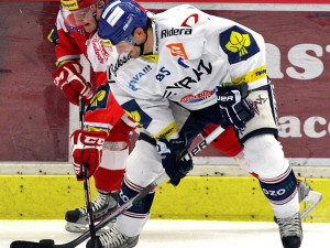 Souboj hostujícího kapitána Jiřího Burgera s Rudolfem Červeným