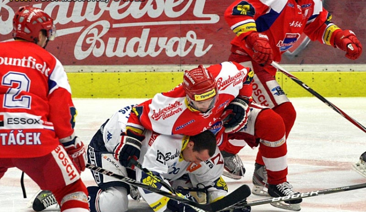 Pavel Kašpařík položil po buly Radima Hrušku na led