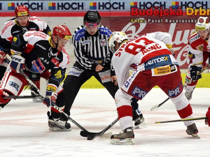 Puk na buly mezi hokejkami Květoně a Alinče