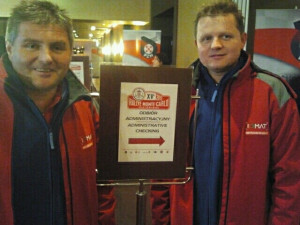 Kopt a Bidelnica (zleva) na administrativní přejímce před startem