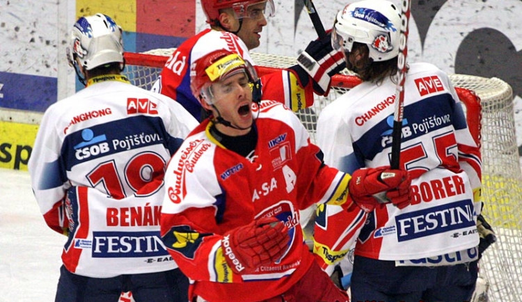 Jihočeši snížili pět minut před koncem. Na snímku střelec Jiří Šimánek