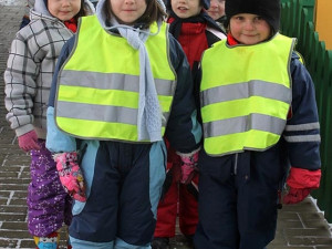 Předškoláčky mráz zahnal do tříd a tělocvičen