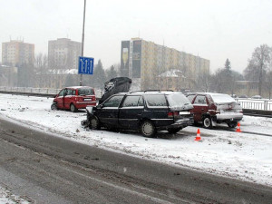 Hromadná dopravní nehoda u supermarketu Tesco