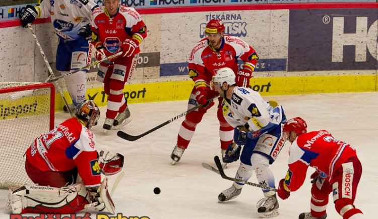 Brněnský Tomáš Svoboda na konci první třetiny v největší šanci hostů Kováře nepřekonal