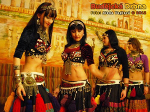 Orientální tanečnice rozproudily indickou restauraci