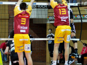 Blok Beera a Vodvárky proti smeči Andyho Rojase