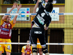 Uzdravený Jakub Novotný smečuje