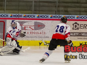 Táborský Mařík střílí první branku pondělního utkání