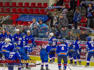 Závěrečná děkovačka táborských hokejistů svým fanouškům