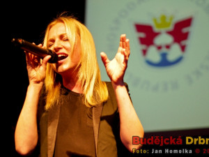 Jednou z vystupujících byla Budějčanda Martina Pártlová se svou skupinou