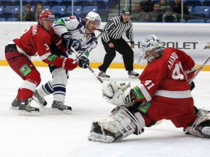 Novák pálí na gólmana Vityazu Čechov