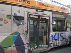 Srážka autobusu s trolejbusem MHD si vyžádala šest zranění