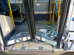 Srážka autobusu s trolejbusem MHD si vyžádala šest zranění