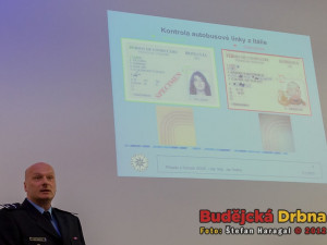 Major Jan Vrátný při prezentaci práce svého oddělení