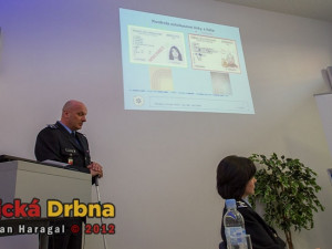 Odbor cizinecké policie pořádal setkání s novináři