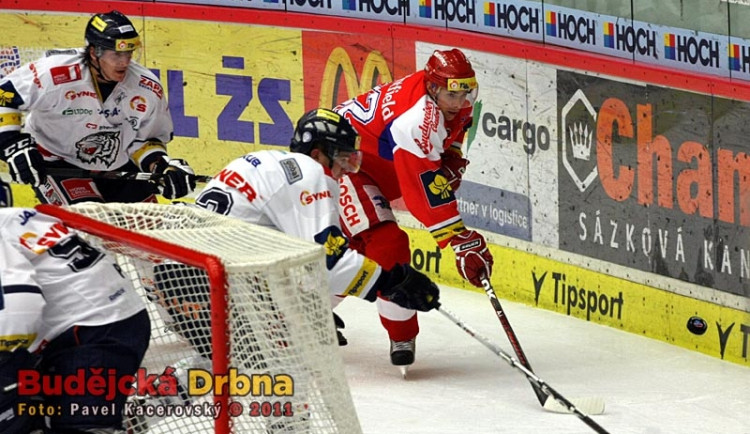 Jiří Šimánek se snaží vymanit ze sevření liberecké obrany