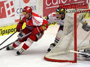 Kuchejda objíždí Pincovu branku, brání ho Čakajík