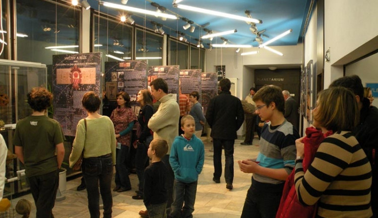 Výstava Hvězdy a růže