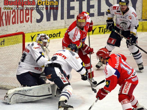 Milan Gulaš s Rostislavem Martynkem zlobí před libereckou svatyní