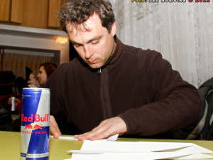 Skládání se samozřejmě neobešlo bez tradičního povzbuzujícího nápoje