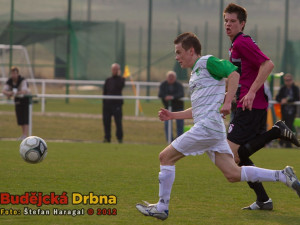 Havelka uniká Janečkovi, po této akci padl druhý gól domácích