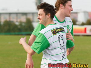 Kanonýr Miroslav Kučera si mohl vychutnat potlesk roudenské tribuny, po hattricku ho střídá Tomáš Troup