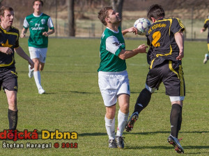 Michal Kysela trefil hlavičkou ruku dobíhajícího Petra Stejskala