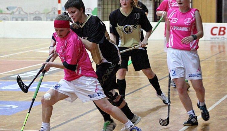 Hostující Hana Turková před Veronikou Rybičkovou