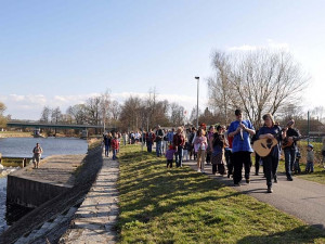 Vyprovoďme Jižní spojku po vodě k voděVyprovoďme Jižní spojku po vodě k vodě