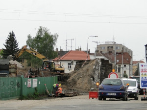 Úderem pondělní půlnoci se uzavře viadukt na Rudolfovské