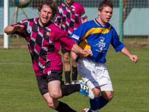 Hlubocký Radek Horejš faulován Tomášem Šenkýřem