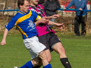 Kapitán Jindřichova Hradce Jan Beneš v souboji se staronovou posilou Hlubockých Zbyňkem Stráským